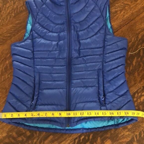Bernardo Blue Channel Quilt Down Vest Sz M, Packable, Sporty, Outdoors - Picture 8 of 11